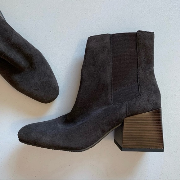 NWOT Blondo Size 7 Brown Chunky Block Heel Scarlette Cow Suede Bootie - Picture 1 of 16